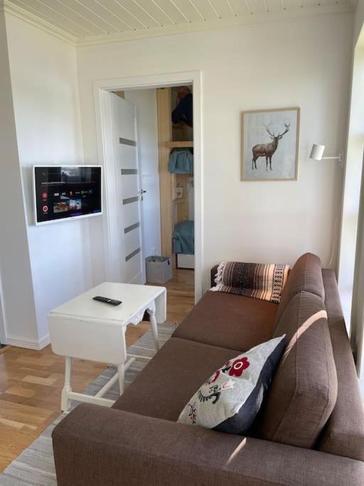 Mysig Stuga Med Sjoetomt, Naera Jaervsoebacken Zewnętrze zdjęcie